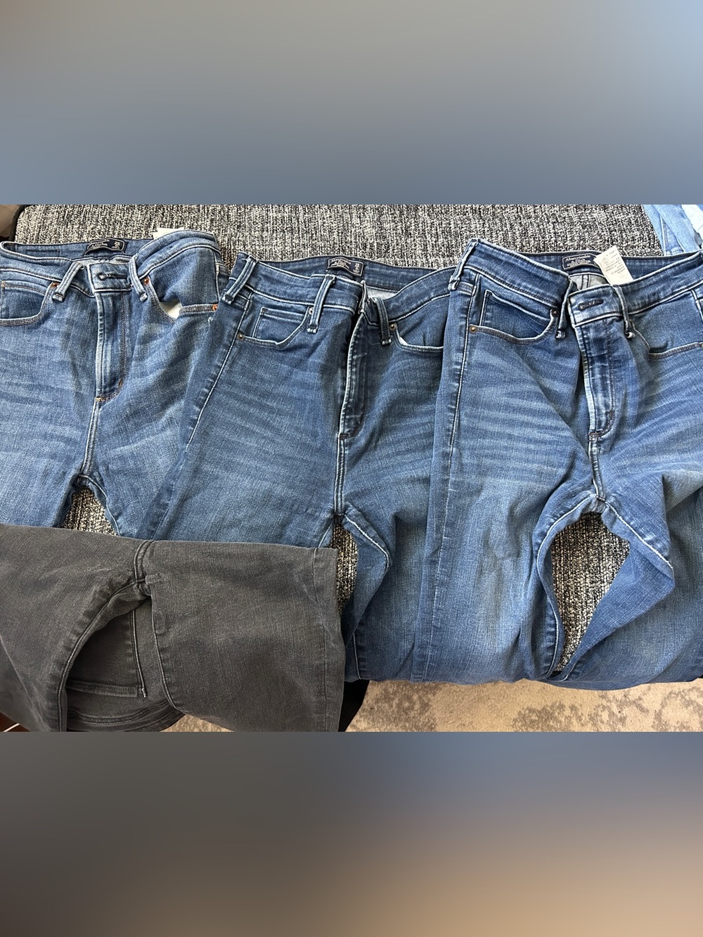 25/0 R - Abercrombie & Fitch Women’s Skinny Jeans - Various washes - Picture 6 of 8